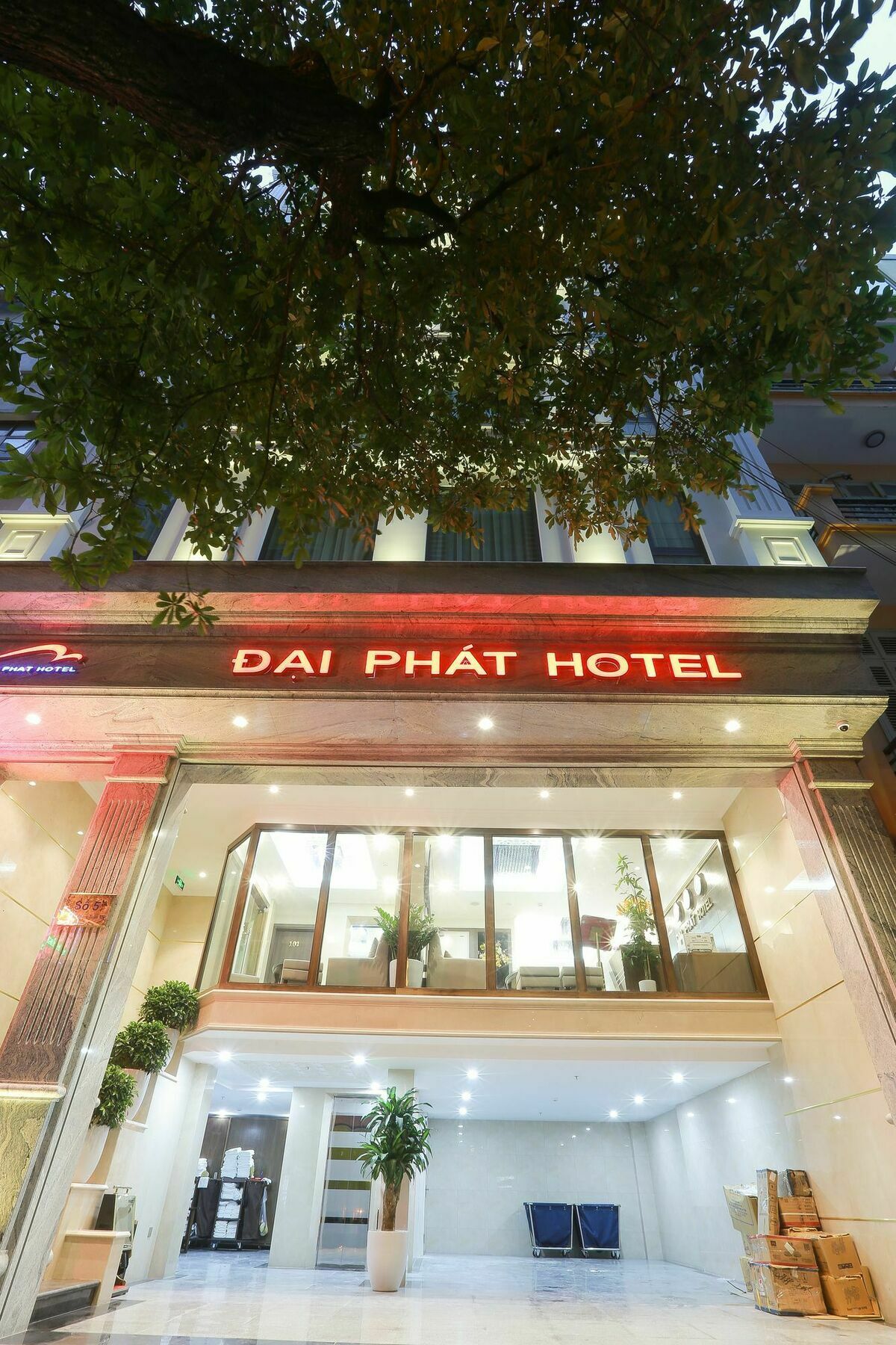 Dai Phat Hotel Hanoi Exterior photo